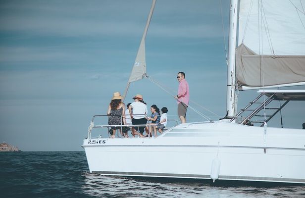 Luxury Sailing Whale Watch and The Arch (Dec 15 - Apr 15)