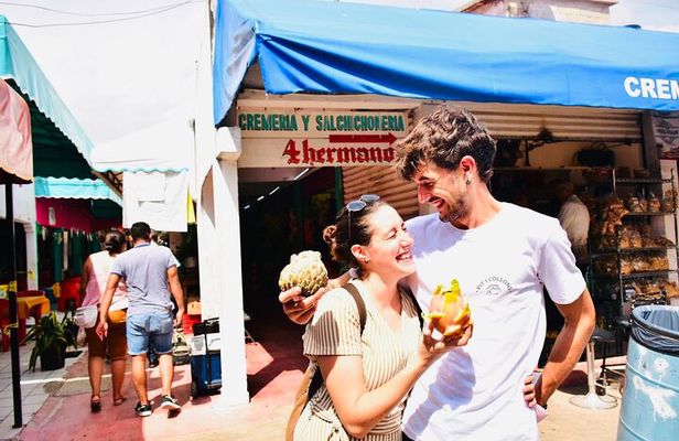 Cancun Private Foodies Market Tour and Street Food