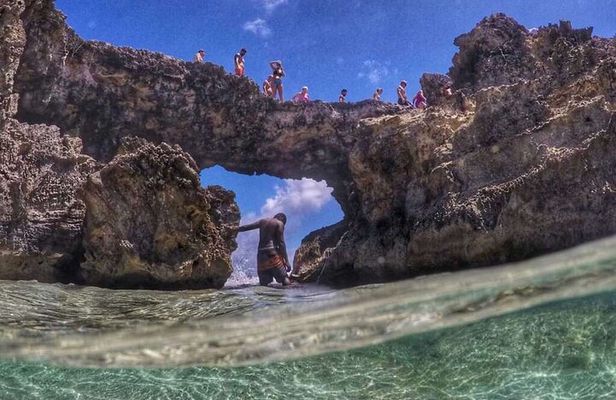 Adventure Power Boat Tour Antigua and Private Laviscount Island