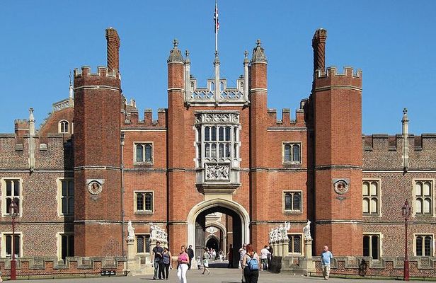 Private Half-Day Tour of Hampton Court