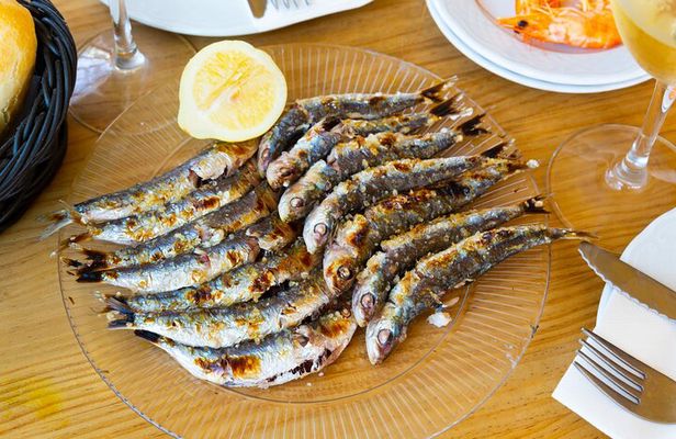 Malaga Food Tour: Tapas, Drinks and Delights with a Local