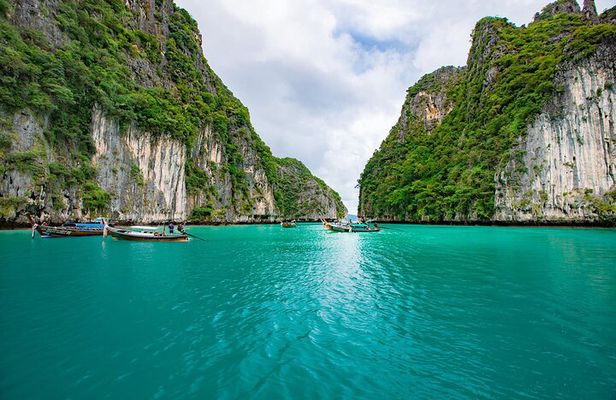 Phi Phi + 4 Islands Avoid the Crowds Tour From Krabi