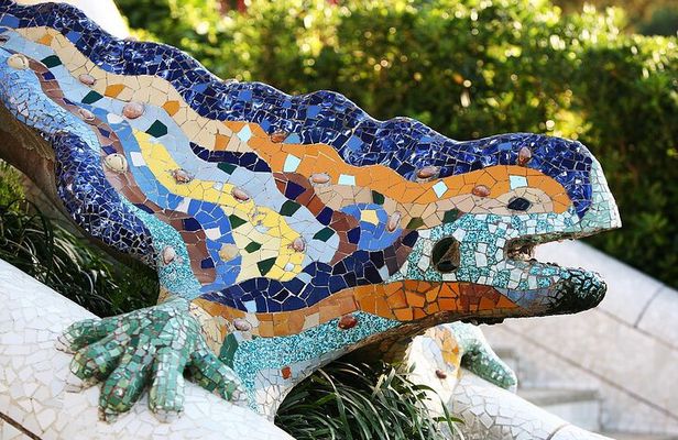 Park Guell & Gaudi houses tour with Modern Style expert Guide