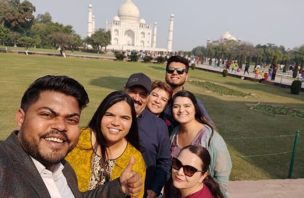 Taj Mahal Sunrise, Agra Fort and Fatehpur Sikri - Private Tour from Jaipur