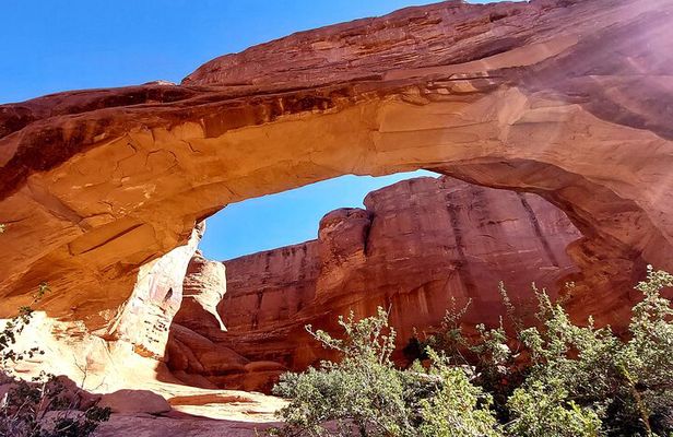 Discover The Hidden Arches: Solitaire Arches Private Desert Hike