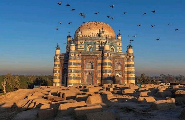 3-Days Guided Tour Of Multan, Bahawalpur, Uch Sharif & Derawar Fort (Cholistan)