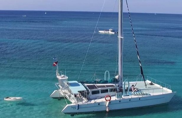 Catamaran Cruise, Open Bar, Food and Snorkeling