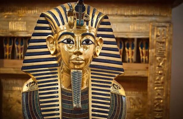 Full Day Tour Sphinx, Pyramids, Egyptian Museum and Bazar
