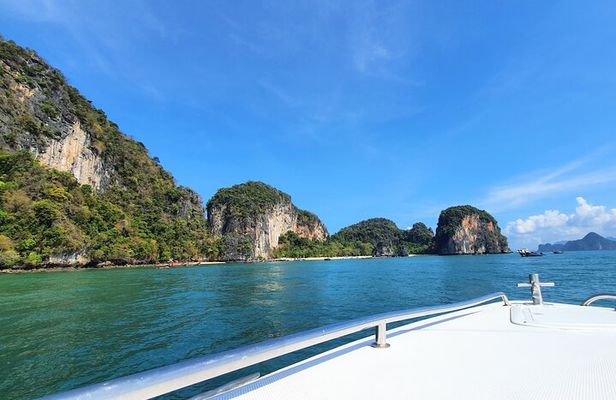 Phi Phi Island Hopping Day Trip by Speed Boat from Phuket