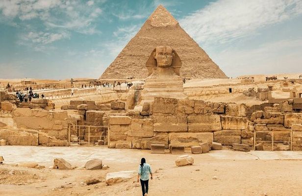 Private Tour Giza Pyramids & Egyptian Museum & Camel ride 