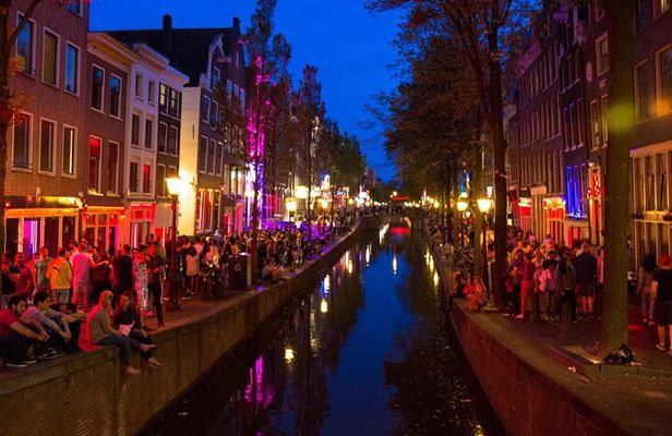 Red Light District Tour by Locals, Small Group (approx 4)