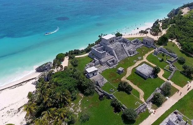 Private Tour: Tulum Ruins, Casa Tortugas and Local's choice food.