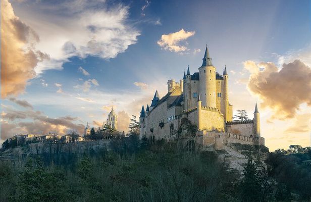 Segovia and Avila Guided Tour and Flamenco Show in Madrid