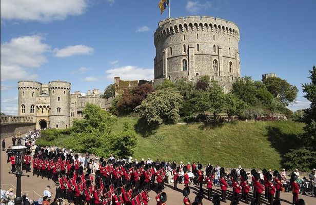 Windsor Castle, Stonehenge, and Oxford Day Trip from London