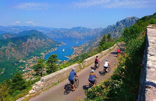 Bike tour - Panoramic downhill from Njeguši and Kotor serpentines