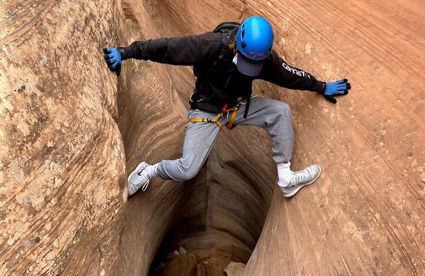 Private 5-7 Hour Canyoneering Day Tour in Moab