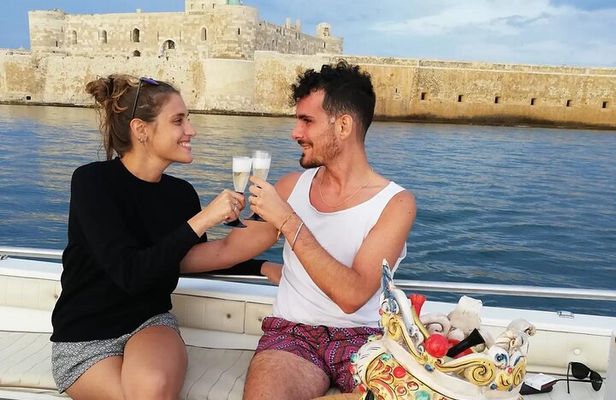 Boat tour of Ortigia, sea caves, Pillirina and snorkeling
