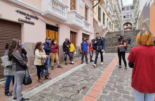 Private colonial walk trough the Old Town in Quito