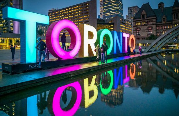 Half-Day Private Tour of Toronto with Pick Up