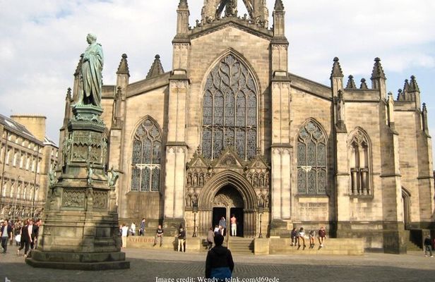 Private Full-Day Walking Tour in Edinburgh with Edinburgh Castle