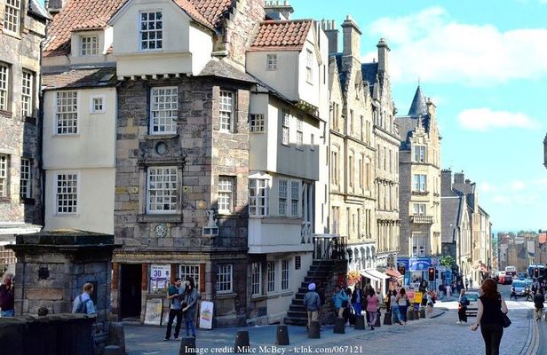 Secrets of the Royal Mile: Private 2.5-hour Walking Tour