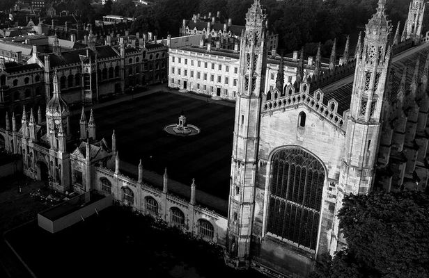 Private | Cambridge University Ghost Tour Led By University Alumni 