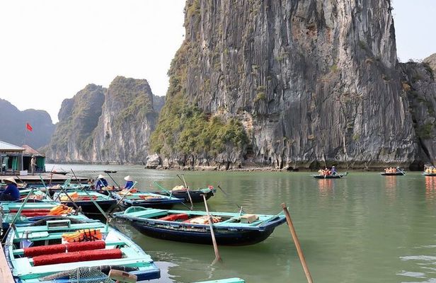 Halong Bay Full-day Cruise with Kayaking from Hanoi