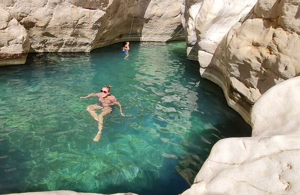 Oman Highlights: Wahiba Sands Desert & Wadi Bani Khalid Tour