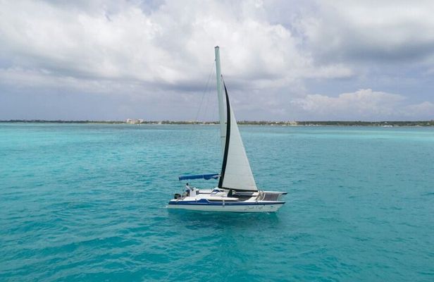 Isla Mujeres Premium Tour in Catamaran with Snorkel and Buffet