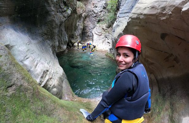 2-Day Tour with Canyoning and Rappelling to the Infiernillo Canyon