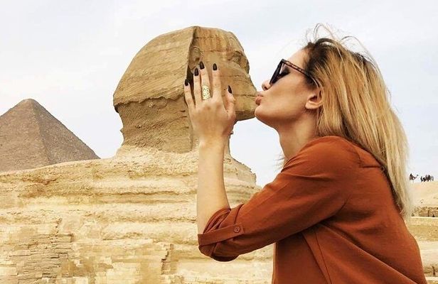 Guided Tour to Giza Pyramids & Sphinx + Mummies Museum + Coptic Cairo + Lunch