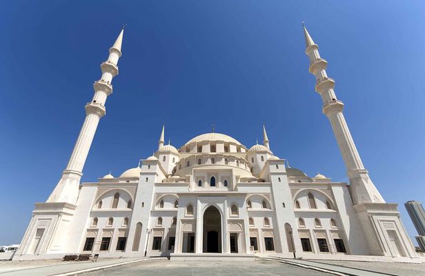 From Dubai to Fujairah: Full Day Tour with Sheikh Zayed Grand Mosque