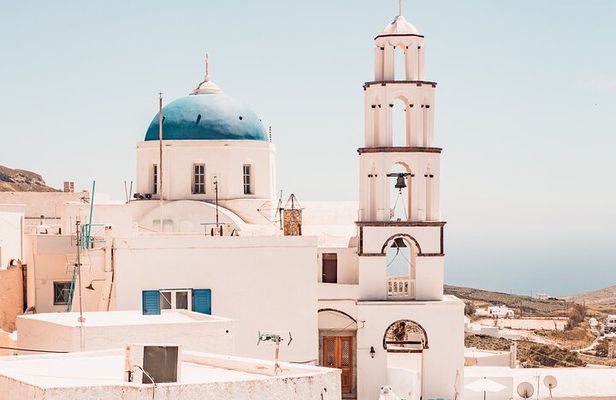 Santorini Bliss: Discover the Charms of the Southern Delight