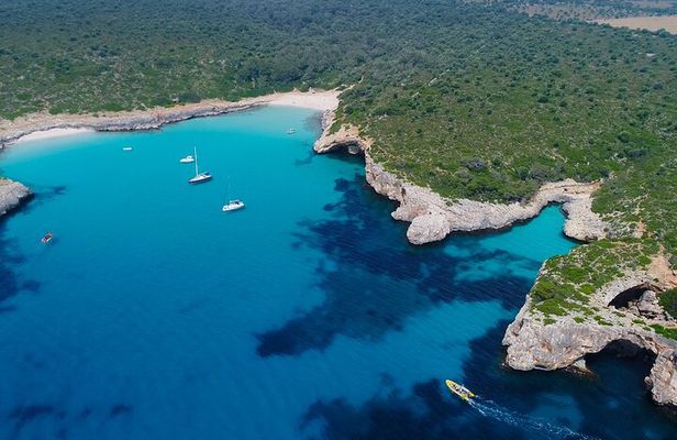Snorkeling in the Natural Park of Mallorca by boat
