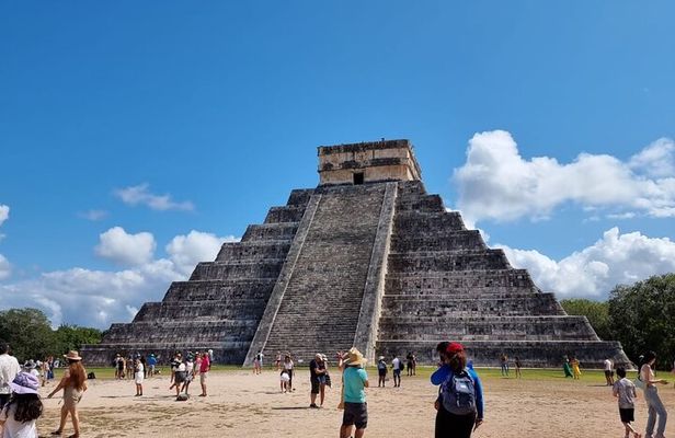 Tour de Dia a Chichén Cenote Ik Kil Cenote Suytun y Valladolid
