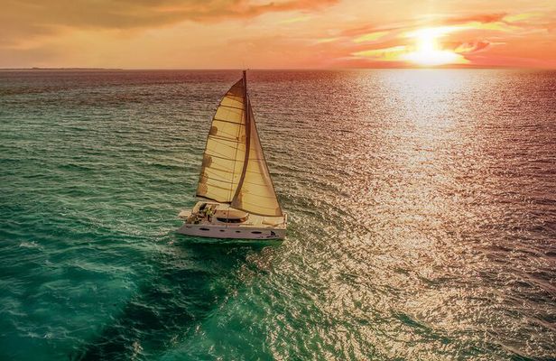 Isla Mujeres tour, Discover the amazing Caribbean Sea by Catamaran