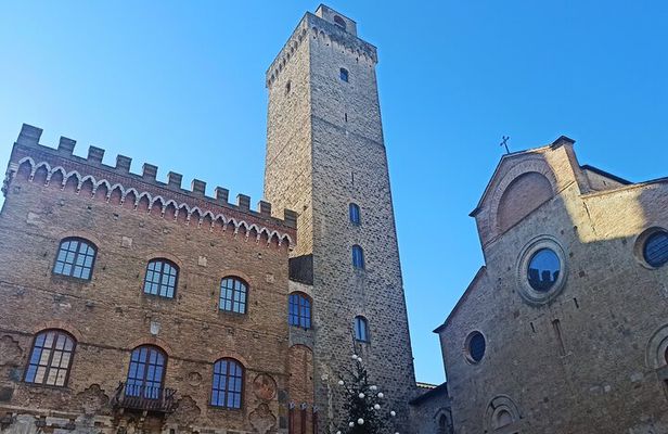 Wine tour in Chianti and visit of San Gimignano for small groups