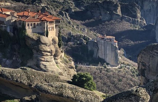 Local Agency - 1 day by Train Thessaloniki to Meteora in English or Spanish