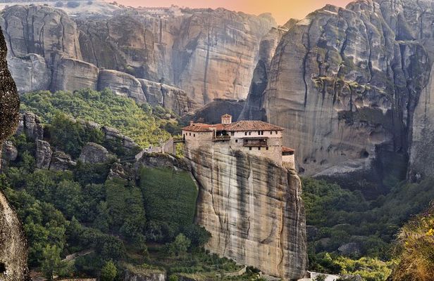 2-Day Delphi Meteora Tour From Athens