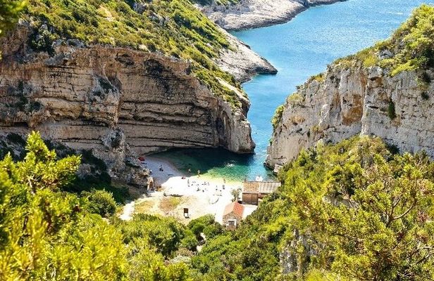Private Escape to Blue cave and islands from Split