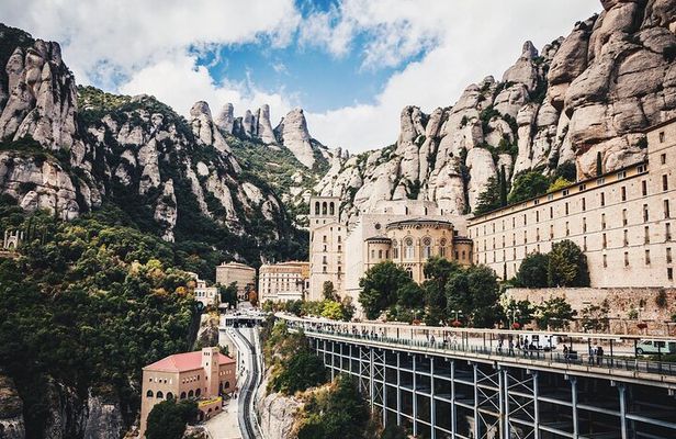 Enjoy Montserrat Morning Tour - Barcelona