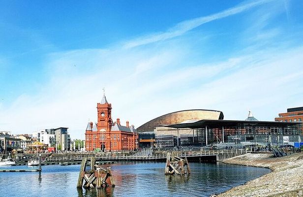 Sightseeing Tour Cardiff Bay and Vale of Glamorgan Full-Day Driver Guided 