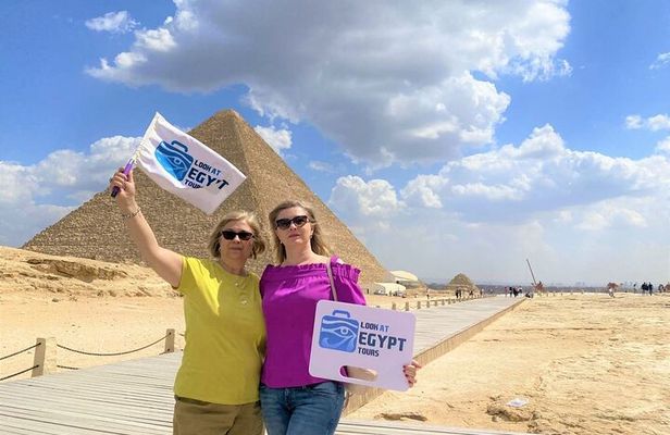 Discover Giza Pyramids and the Egyptian Museum and Old Cairo-Guide and Lunch Inc
