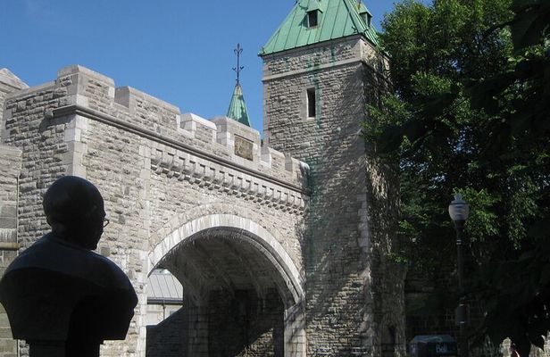 Beyond the Walls E-Bike Tour
