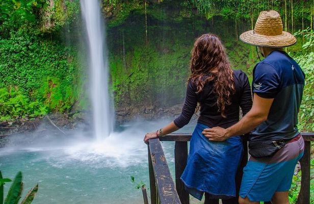 3 in 1 Combo: La Fortuna Waterfall, Hanging Bridges, Thermal Spa from San José