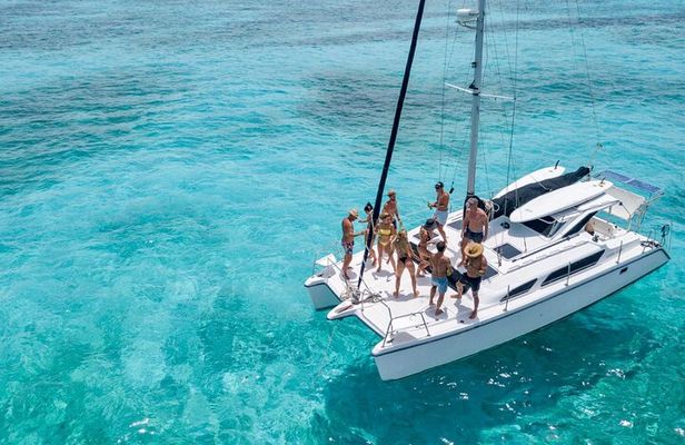 Isla Mujeres Private Catamaran, Cruising, Snorkeling having Fun!!