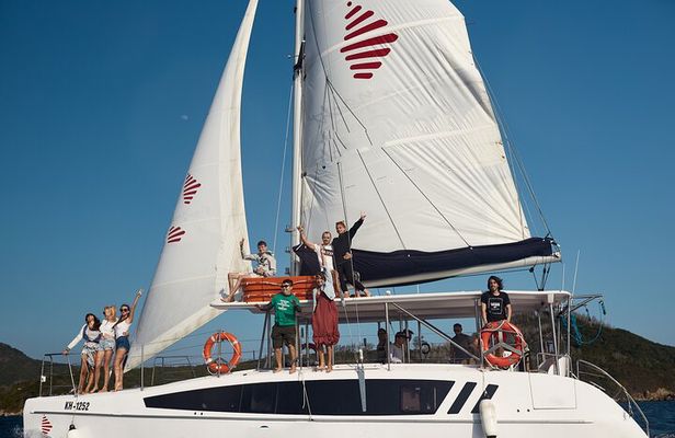 Private Fancy Yacht Charter Included BBQ Lunch And Cocktail Onboard