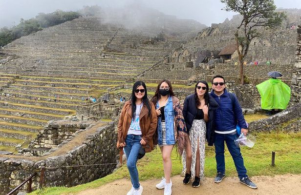 2-Day Guided Tour to Sacred Valley and Machu Picchu by Train