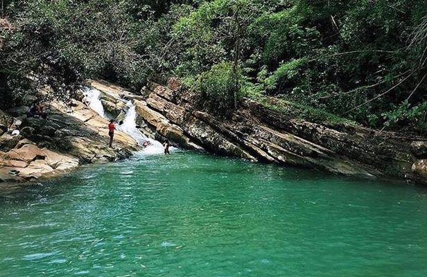 Private El Yunque Waterslides and Luquillo Beach Tour