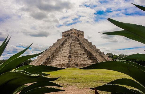 Chichen Itza, Cenote and Valladolid Small Group Day Trip